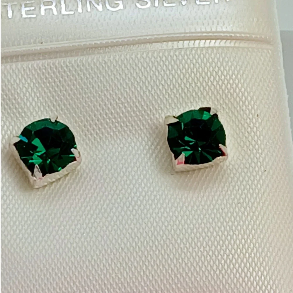 Vintage 925 Sterling Silver Emerald Green‎ Crystal Stud Earrings Birthstone May